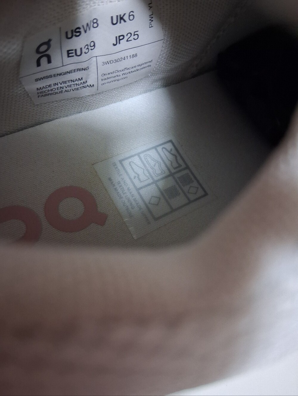 On The Roger Centre Court Women's White Perforated Sneaker * Size: 8 - Picture 8 of 8